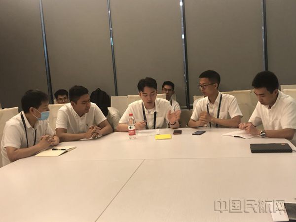 贵州空管分局与贵阳机场股份公司机联合开展CDM系统故障应急演练_副本.jpg 贵州空管分局与贵阳机场股份公司机联合开展CDM系统故障应急演练_副本.jpg