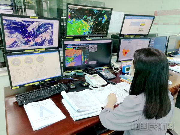 湛江空管站气象台精准保障雷雨天气_副本.jpg 湛江空管站气象台精准保障雷雨天气_副本.jpg