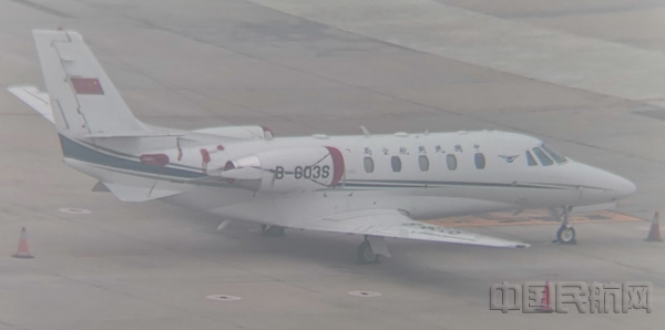 科学部署,密切协作,山东空管分局圆满完成校飞保障_副本.jpg 科学部署,密切协作,山东空管分局圆满完成校飞保障_副本.jpg