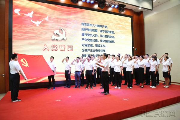 20220701奋进新征程 建功新时代 喜迎二十大——新疆空管局召开“两优一先”表彰暨党建与业务深度融合经验交流会 (3)3.jpg
