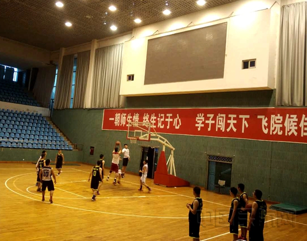 民航二所与民航飞行学院举行篮球友谊赛(图)
