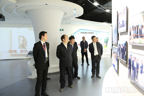 重庆市渝北区领导参观海航集团展览馆.jpg 重庆市渝北区领导参观海航集团展览馆.jpg