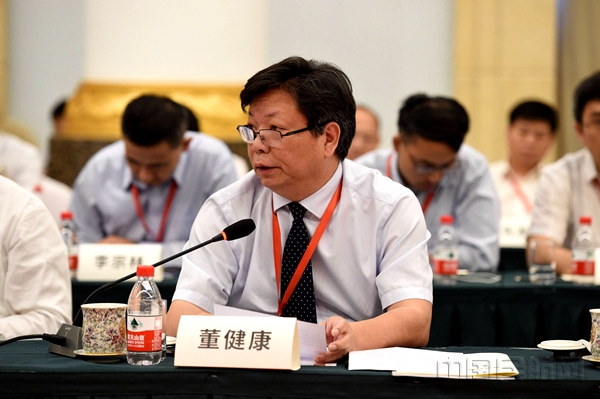 D 校长董健康在民航创新高端对话会上发言.JPG