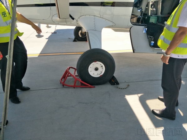 新疆天翔航空学院应对大风天气筑牢安全运行防