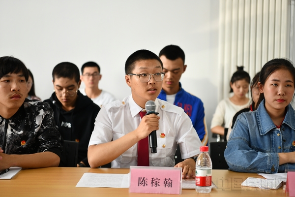C 学生代表发言.jpg C 学生代表发言.jpg