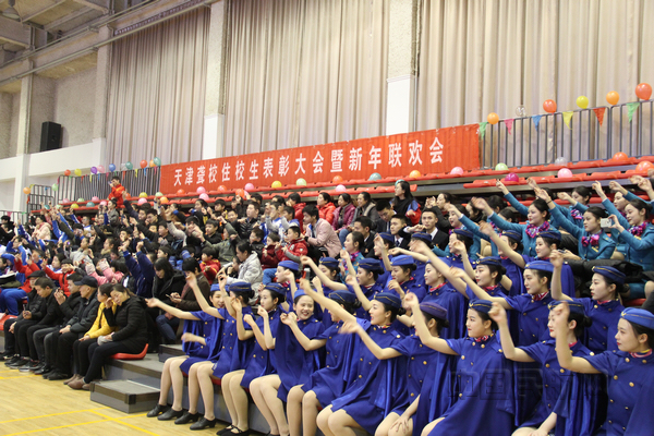 nEO_IMG_两校师生与演员热烈互动.jpg nEO_IMG_两校师生与演员热烈互动.jpg