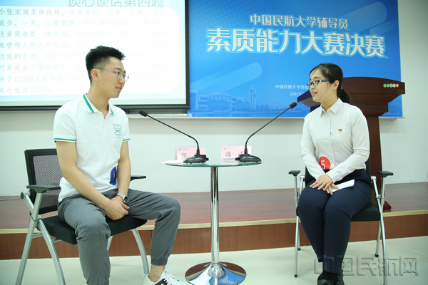 1 选手以情景再现的方式开展谈心谈话.jpg 1 选手以情景再现的方式开展谈心谈话.jpg