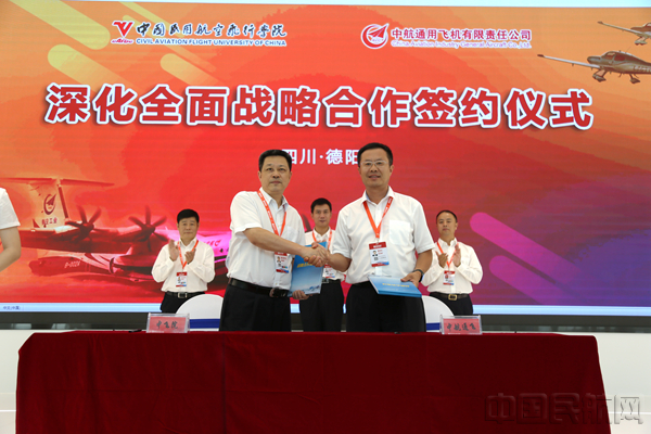 签约仪式现场 唐一凡 摄_副本.jpg 签约仪式现场 唐一凡 摄_副本.jpg