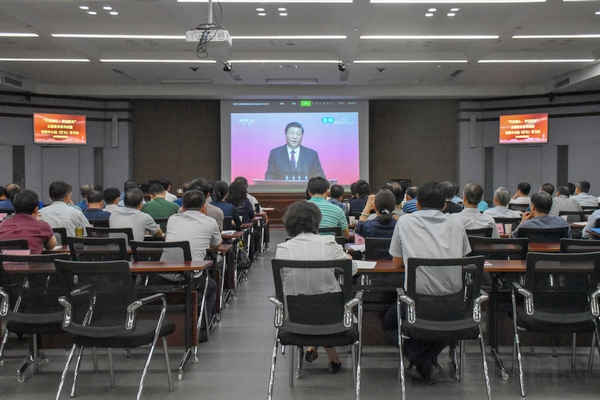 1 主题教育读书班成员观看北京大兴机场投运仪式.jpg 1 主题教育读书班成员观看北京大兴机场投运仪式.jpg