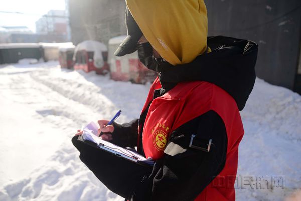 1 李俊毅记录社区居民出入信息_副本.jpg