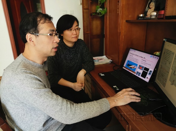 3 栗中华和陈艳讨论线上教学方案_副本.jpg 3 栗中华和陈艳讨论线上教学方案_副本.jpg