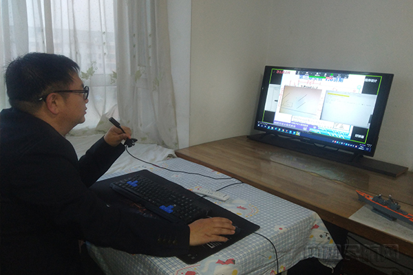 2 计算机学院VB课程组教师张树兵直播上课.jpg 2 计算机学院VB课程组教师张树兵直播上课.jpg