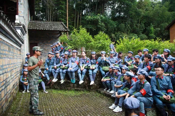 冯如班学员在井冈山.jpg 冯如班学员在井冈山.jpg