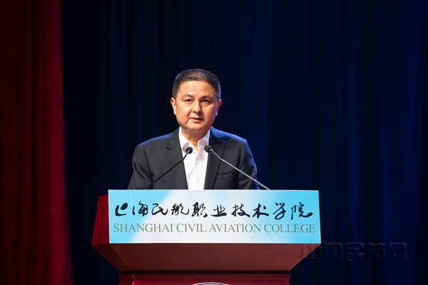 3-学院党委书记戴志刚致辞-摄影商飞翟俊杰_副本.jpg