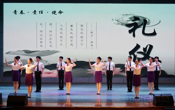 乘务学院——《臻远起航》_副本.jpg 乘务学院——《臻远起航》_副本.jpg