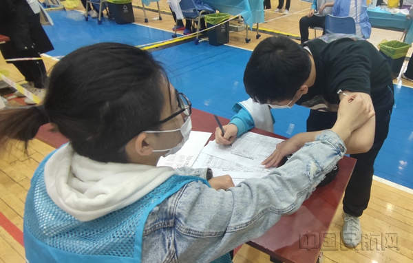 3月25日至31日,中国民航大学师生顺利完成新冠疫苗第一苗的接种。黄思远 拍摄_副本.jpg