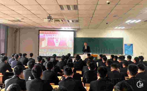 1 “全国脱贫攻坚先进个人”陈京玉走进中国民航大学思政课课堂_副本.jpg 1 “全国脱贫攻坚先进个人”陈京玉走进中国民航大学思政课课堂_副本.jpg
