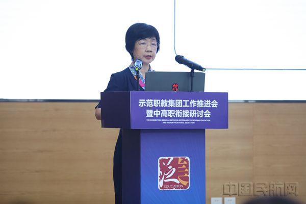 6.泛美教育集团总裁龙强向与会嘉宾进行工作报告_副本.jpg
