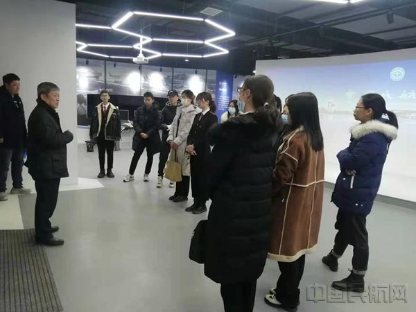 科技园组织学生志愿者进行培训_副本.jpg 科技园组织学生志愿者进行培训_副本.jpg