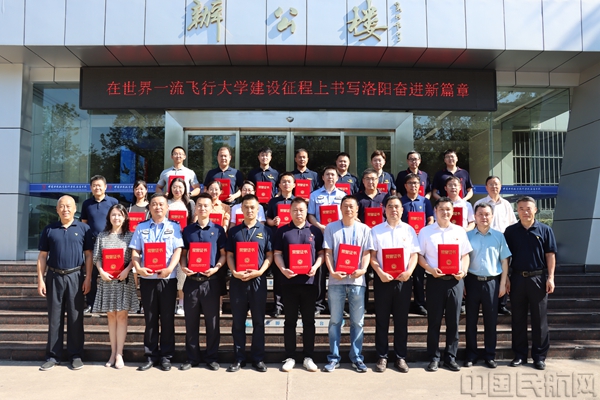 2021年度安全绩效最佳部门、安全管理优秀干部和安全岗位先进个人.jpg 2021年度安全绩效最佳部门、安全管理优秀干部和安全岗位先进个人.jpg