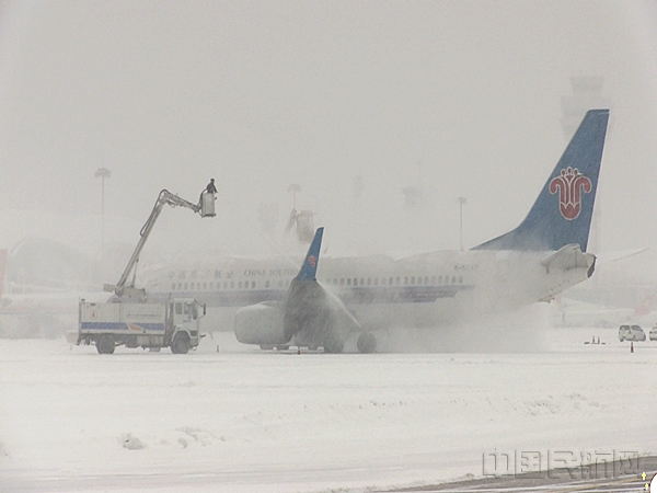 大雪来袭 呼和浩特机场全力以赴保障航班
