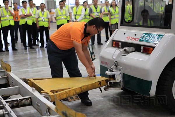 白云机场物流公司三基工作 咬定青山不放松