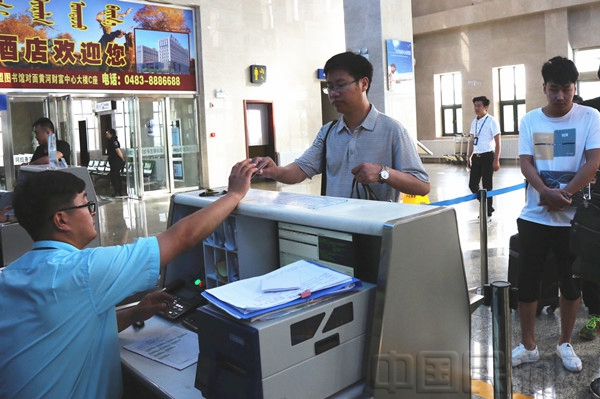 阿拉善机场开通左旗-银川-中卫航线(图)