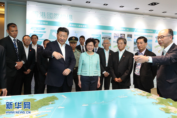 习近平考察香港重要基础设施建设项目-中国民