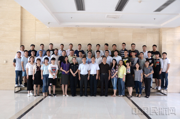 筑牢三基 西部机场集团举行基层班组长培训-