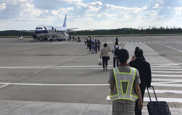 机场暑运运送旅客2.2万人次(组图)-中国民航网