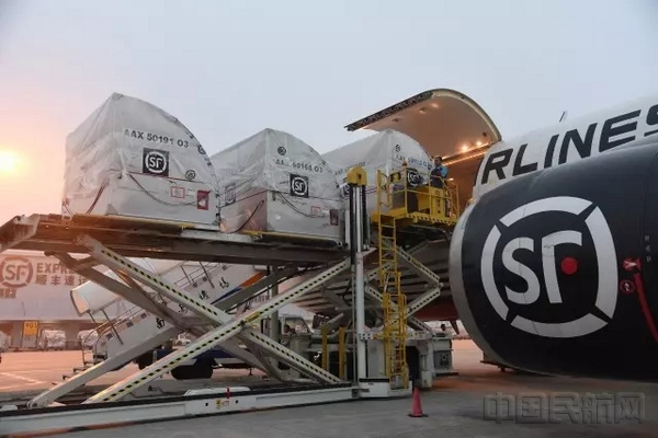 飞机场的意思 W020170921374291520713.jpg