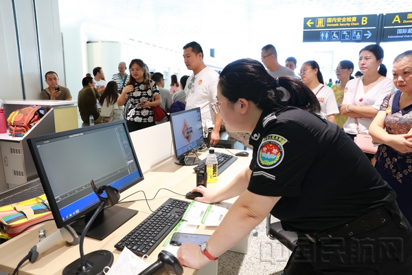 武汉天河机场T3正式启用 武汉安检在行动-中国