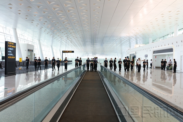 武汉天河机场T3正式启用 武汉安检在行动-中国