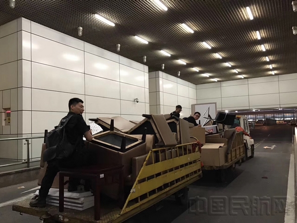 武汉天河机场T3正式启用 武汉安检在行动-中国
