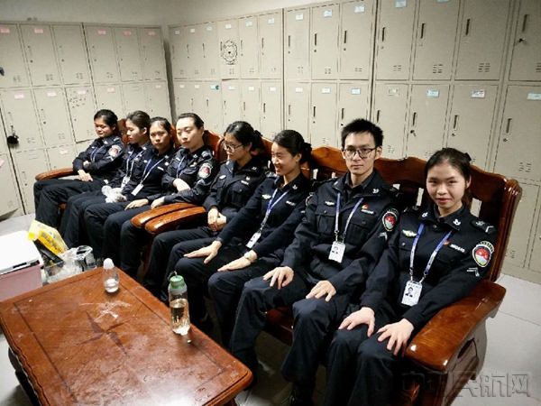 南宁机场安检站组织开展学习十九大主题团课