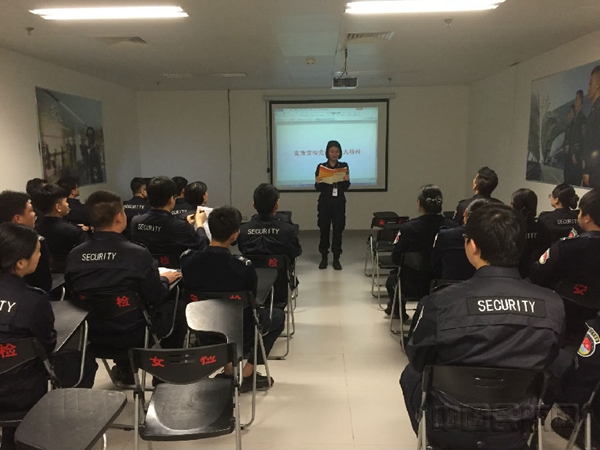 南宁机场安检站组织开展学习十九大主题团课
