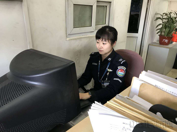 首都机场安保货运安检员李岩:微笑蔷薇