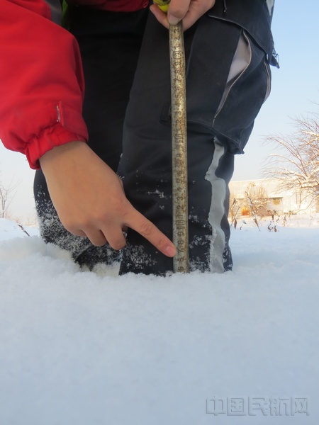 05-03伊宁机场连雪降雪深度.jpg