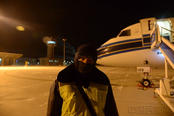 富蕴机场零下38℃保障航班(组图)