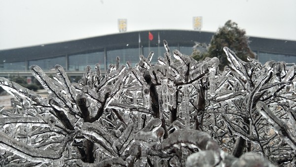 南昌机场冰雪保障11（摄影：龚徜飞）.jpg