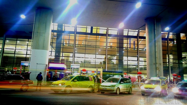 浦东机场夜间出租者站点高效有序运行.jpg