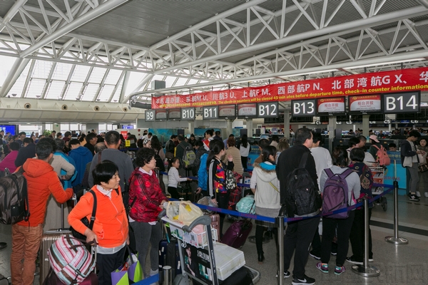 凤凰机场值机柜台.jpg 凤凰机场值机柜台.jpg