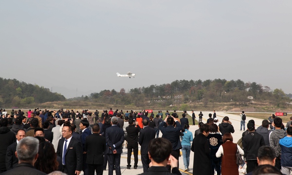 通航首次飞行.jpg 通航首次飞行.jpg