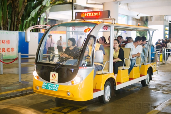出行旅客请注意：5月1日起，美兰机场将取消露天停车场摆渡车业务.jpg