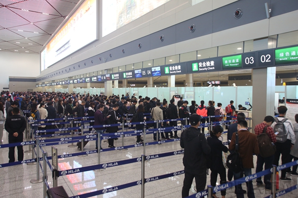哈尔滨机场新航站楼启用首日 379班航班安全进