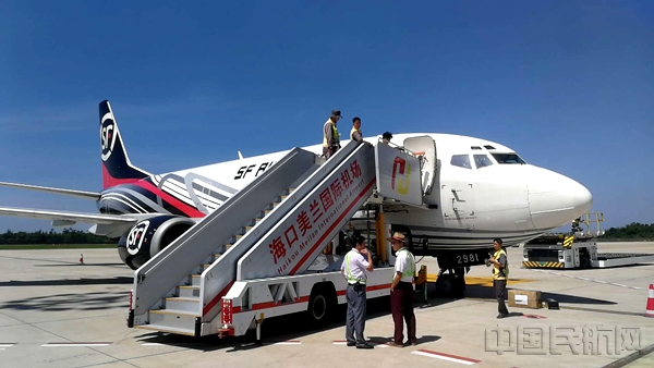 备战荔枝季:美兰货运联合顺丰速运搭建空运绿色通道 24小时内送达全国.jpg 备战荔枝季:美兰货运联合顺丰速运搭建空运绿色通道 24小时内送达全国.jpg
