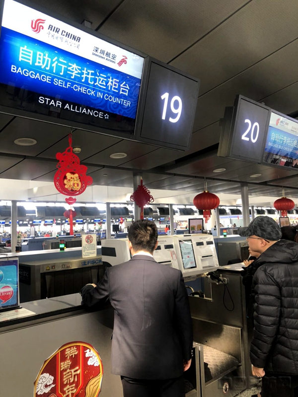 浦东机场自助行李托运.jpg