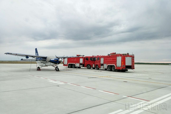 大风来袭 富蕴机场全力保障通航停场飞机运行