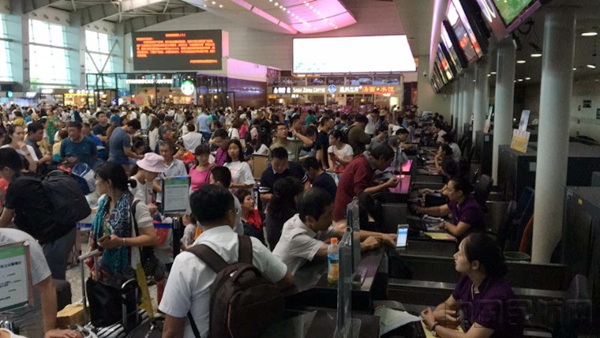 【视频】大连机场因暴雨 今日跑道关闭至下午