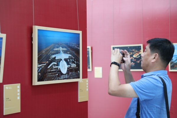 第二届中国图片大赛典藏作品展深圳机场分展